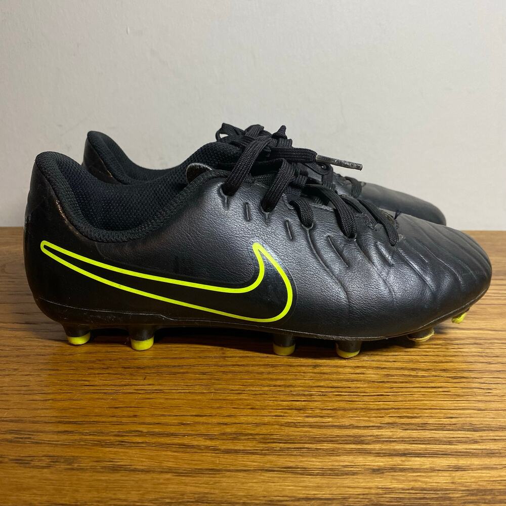 Nike Jr. Tiempo Legend 10 Club Youth Kids Soccer Cleats Volt 2.5Y DV4352-001